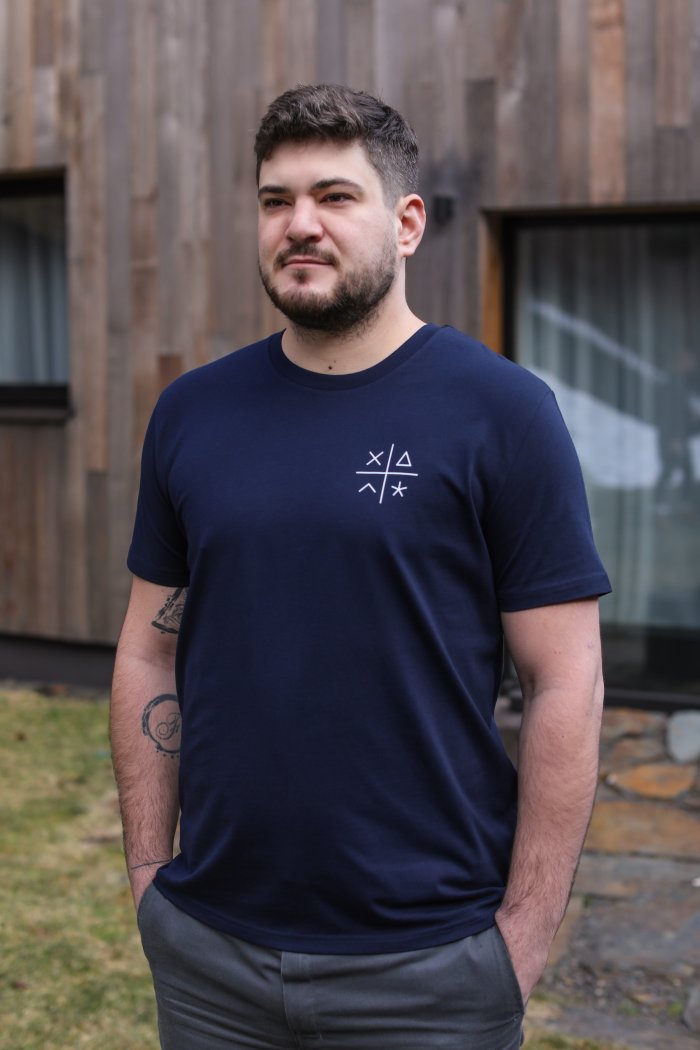 Tmavě modré tričko