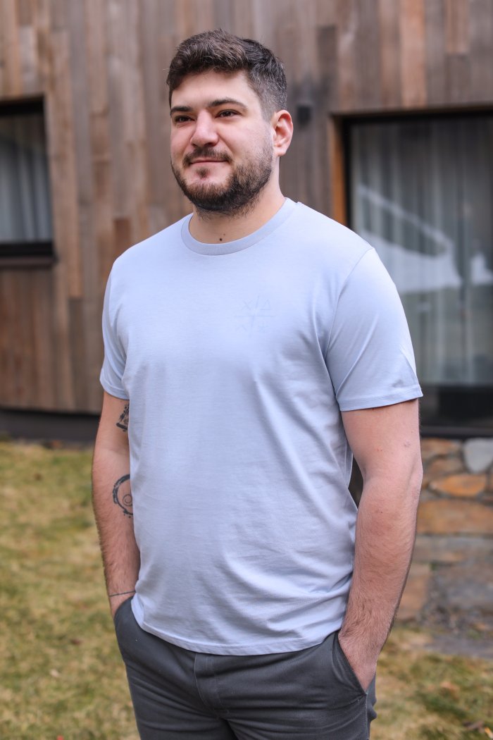 Světle modré tričko